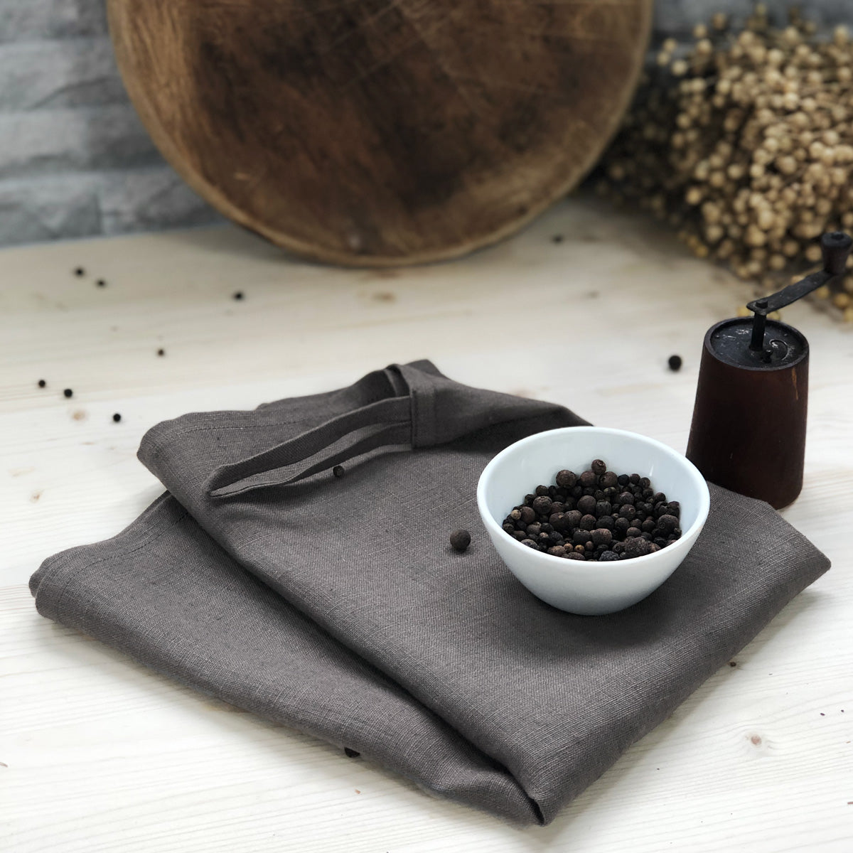 lifestyle | Peppercorn Brown Linen Tea Towel | Linen & Fonts 