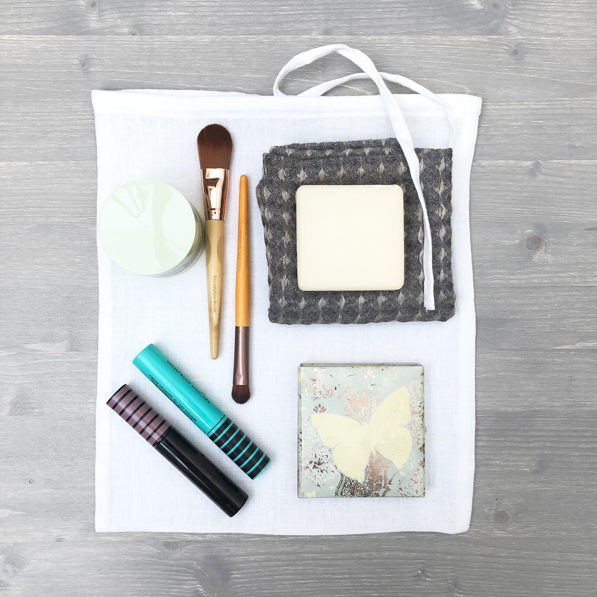 lifestyle | White Linen Personalised Makeup Bag | Linen & Fonts 